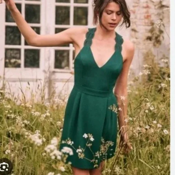 sezane holiday dresses Festive vibes only in this velvet & sequin @sezane number  Shop the look   https://liketk.it/4rh9M  @gabrielleannephotography -------- Holiday  aesthetic, holiday outfit, Christmas outfit, holiday style, New Year's  party, new years